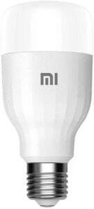Xiaomi Mi LED Smart Bulb iluminando uma sala de estar